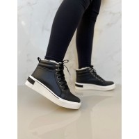 Bota Feminina Cano Curto C/Cadarço Preto  C/Pêlo - Bota - Levit Calçados