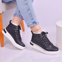                Bota Feminina Cano Curto C/Cadarço Preto  C/Pêlo